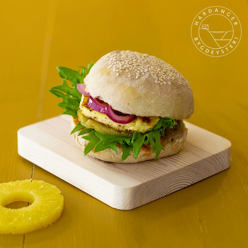 Burgar med steikeost, ananas og raudløk