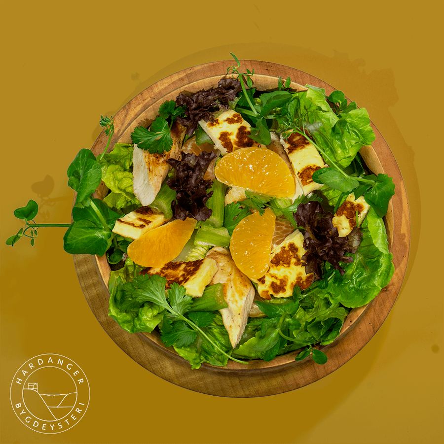 Grøn salat med appelsin og steikeost